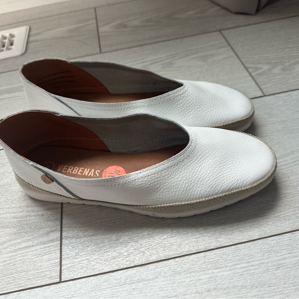 Verbenas White Leather Flats. Soft leather.